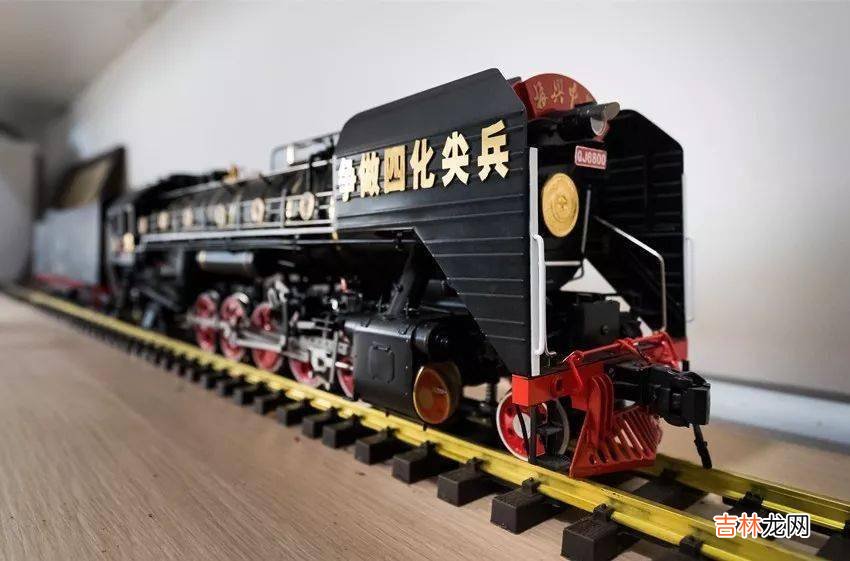 63岁退休大爷，不跳广场舞、不打牌、不带孙子，在自家330㎡庭院建造“火车王国”，自己当总统？