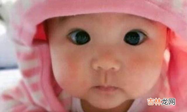 孩子如果积食严重,会有3个“异常”表现,家长快别再乱喂食了