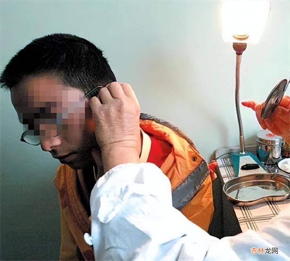 18年前，14岁湖南男孩扒飞机在万米高空飞行1.5小时，后来怎样了