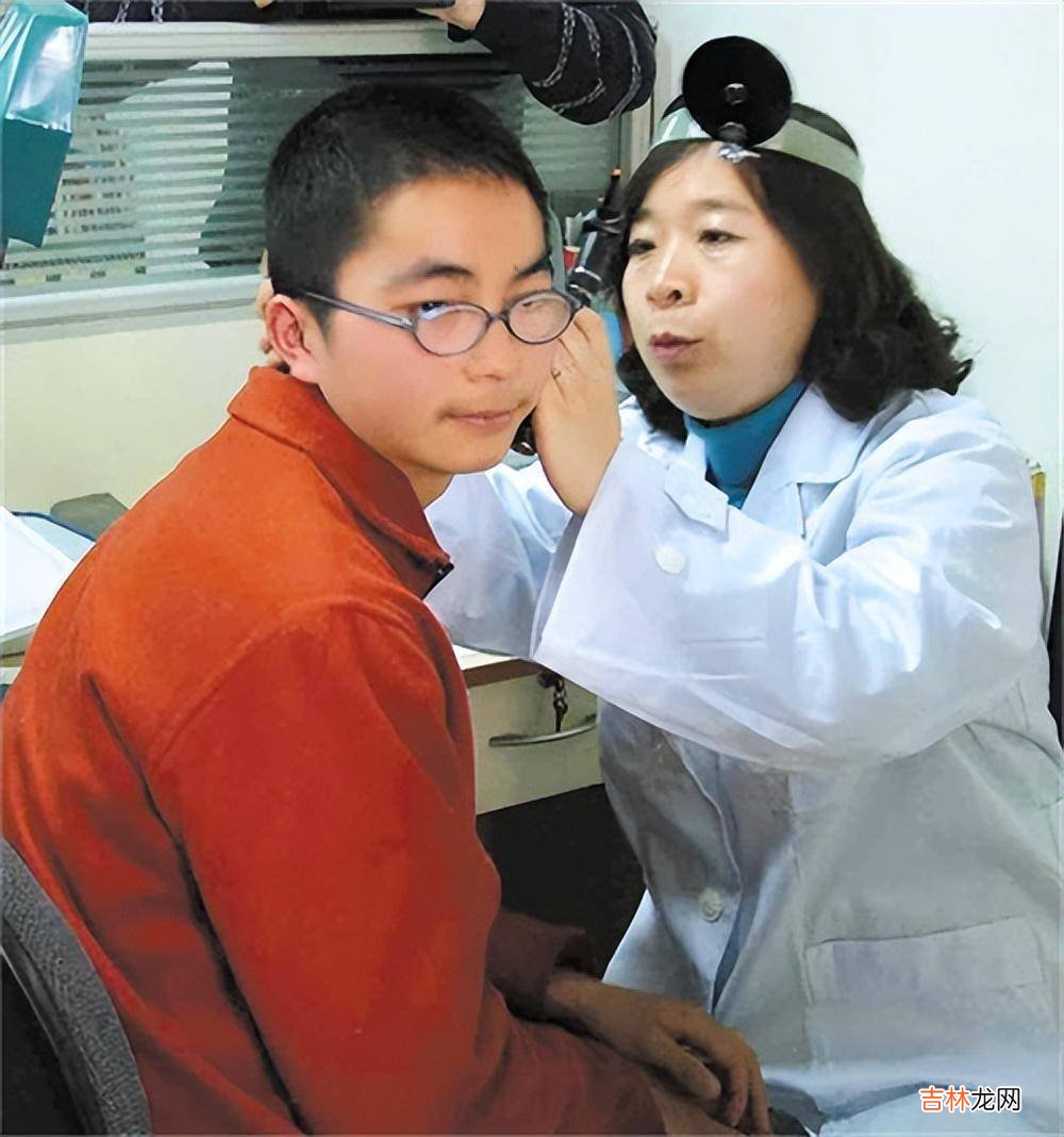 18年前，14岁湖南男孩扒飞机在万米高空飞行1.5小时，后来怎样了