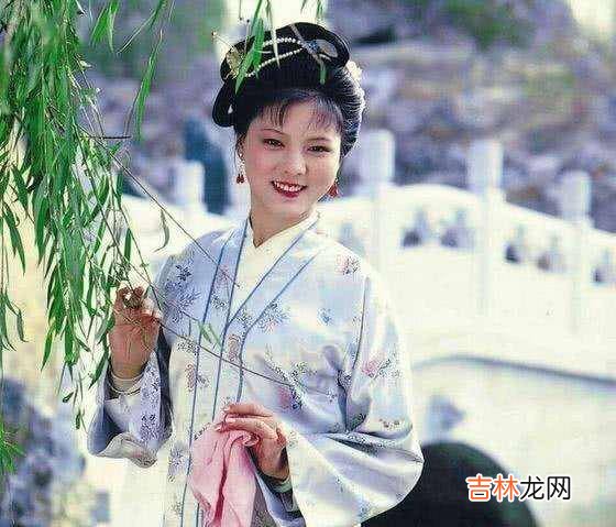 袭人的婚姻先甜后苦，丈夫出走，她沦为乞丐，死后被破席卷身埋掉