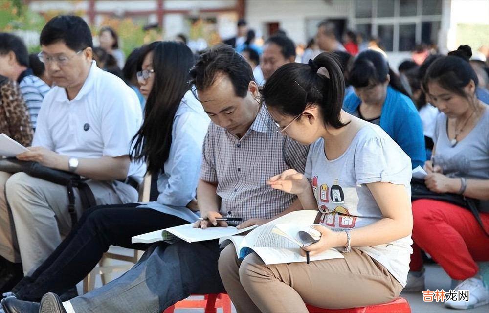 湖北荆州小伙985高校毕业4年后读专科，选择学医，背后原因很现实