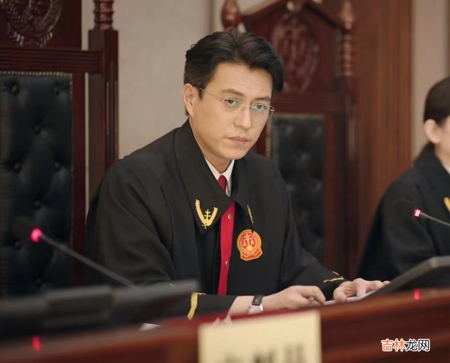 《底线》：李芳凝起诉的根本原因，不是升职，更不是相亲时被藐视