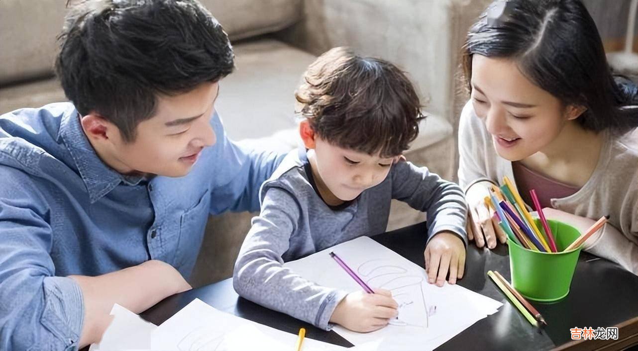 人到中年发现，独生家庭有三张底牌，晚年可能比多子女家庭过得好