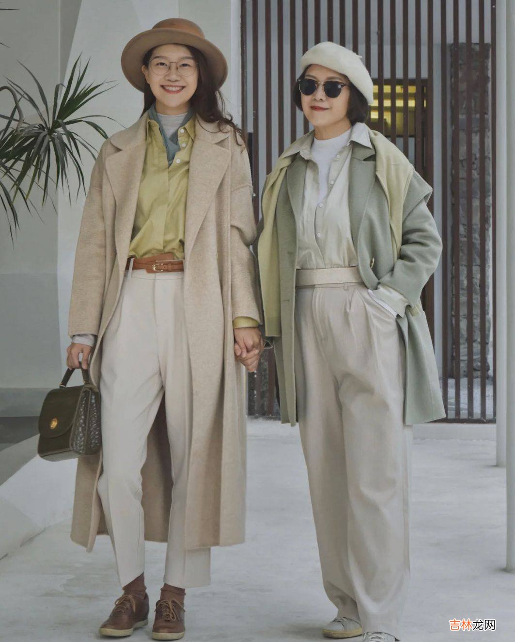 建议60岁女人:穿“富贵色”衣服配平底鞋,看似低调其实很高级