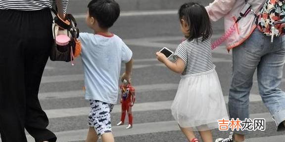 儿子被拐3年，母亲再见到时却拒绝相认，网友：太机警