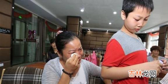 儿子被拐3年，母亲再见到时却拒绝相认，网友：太机警