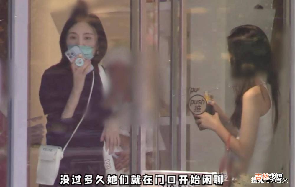 李亚鹏与娇妻拜访客户！头顶秃一大块太显老，女方打扮霸气似总裁