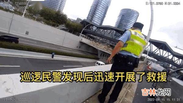 高龄老人寻厕误闯中环 民警出手转危为安