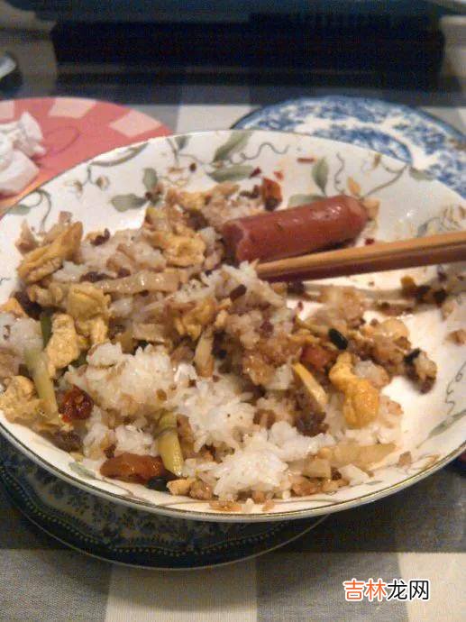 江苏：70多岁老人，吃剩菜剩饭拾垃圾生活，网友：继子继女不是人