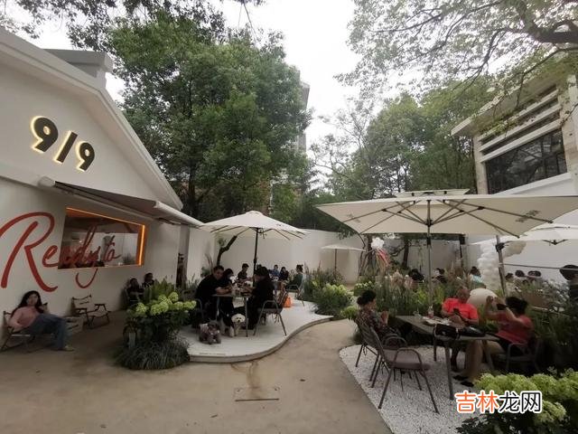 本文转自:新民晚报篱笆墙外“网红店”热闹红火 你的夜精彩绝伦,我的夜极度惊魂!沪上这家网红店,多少人为你愁愁愁