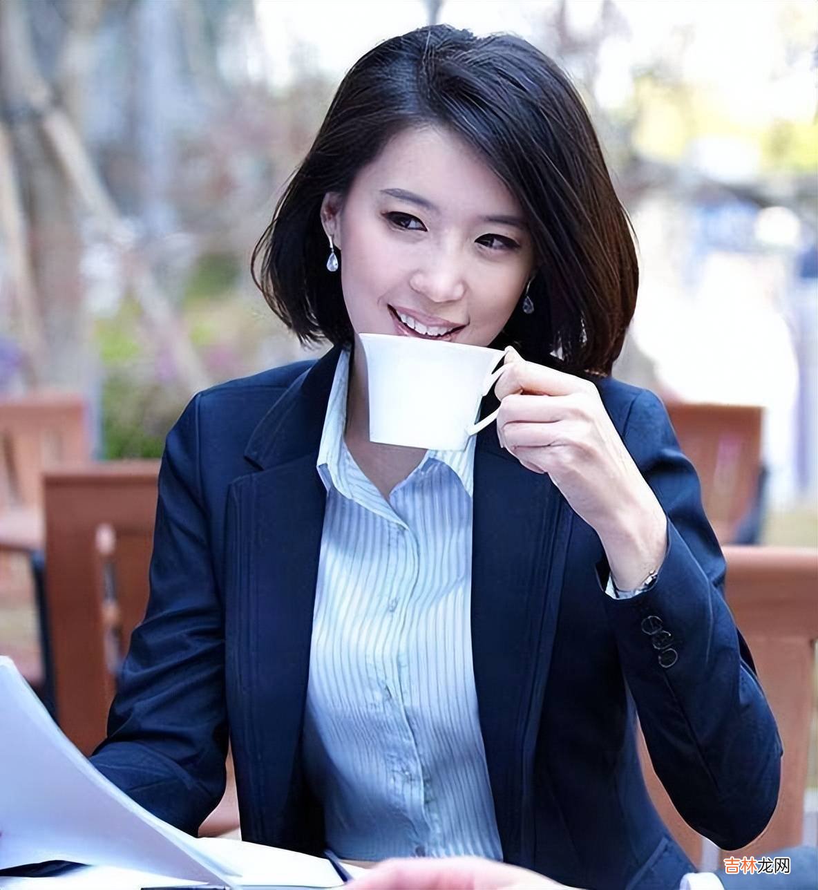 安踏大公子婚礼曝光：幸福婚姻都是势均力敌，剩女的童话梦该醒了