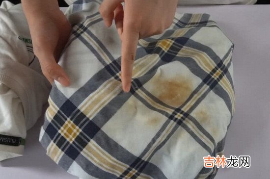 可乐撒白衣服上能洗掉吗