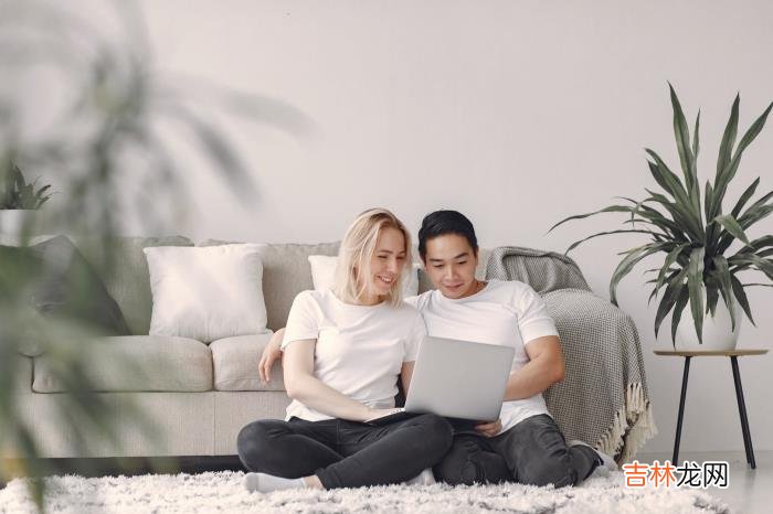 对于一个女人来说 至于前者能否做朋友，其实关键在于当下是否允许