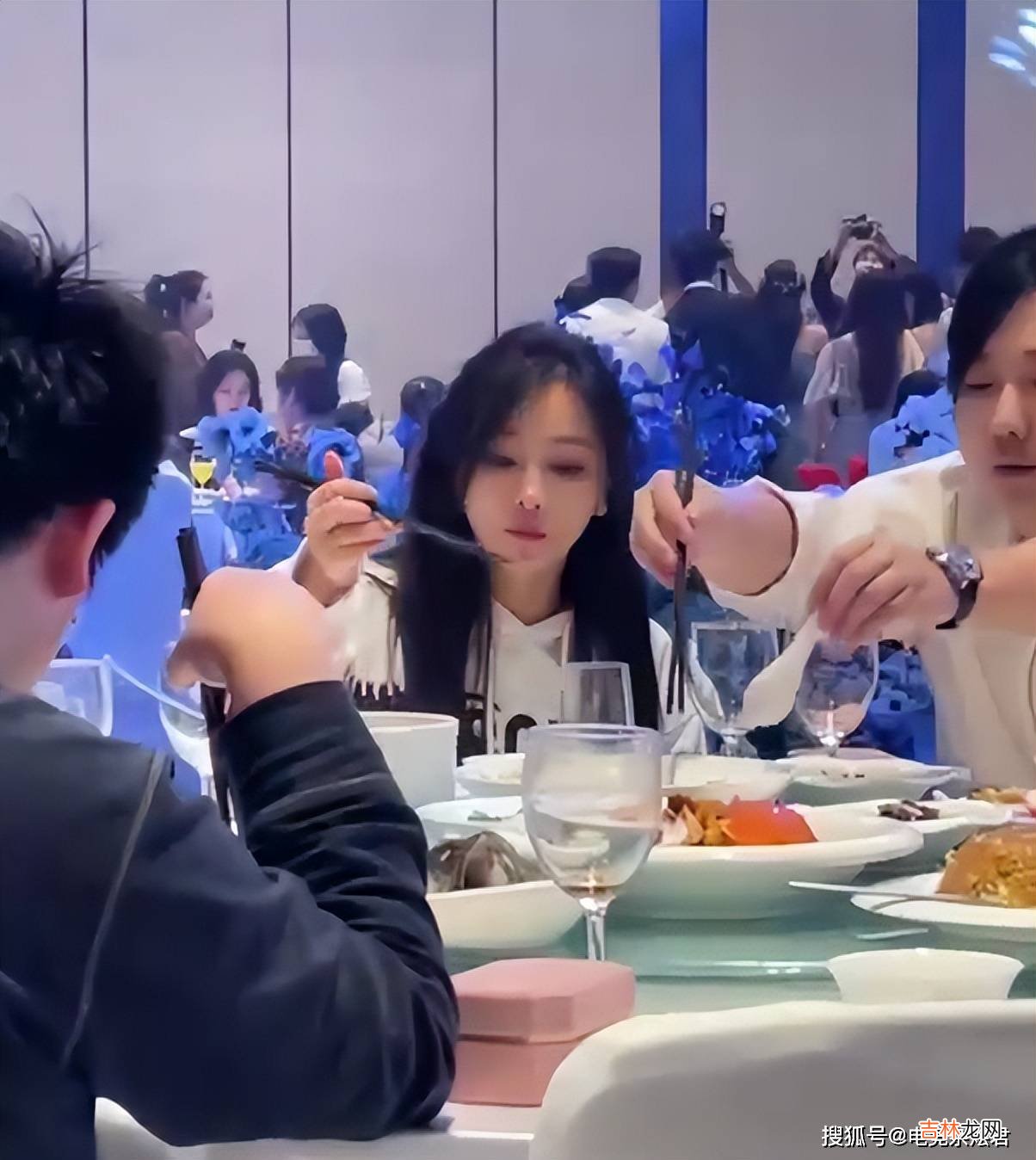 Miss又又又参加婚礼啦！粉丝纷纷催婚，在不结婚份子钱都收不回了