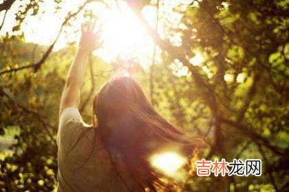 随着网络时代的盛行很多人在闲暇的时候都会把自己的情感寄托于网络 男生网恋动心了的表现，不仅仅是网恋，尤其是对你有信心