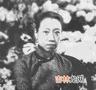 父母离婚后，父亲养育她，她却向着生母，后母的好意也被视为屈辱
