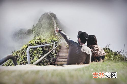 应不应该和前任复合?其实这要看你现在对待上一段感情是什么心态 应不应该和前任复合，这要看现在你对于前任是什么样的心态