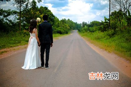 面对现实的生活总会有很多的无奈。|感情变淡，对于每一对夫妻来说，都是一件十分可怕的事情