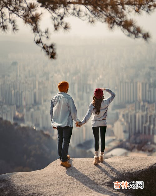 结婚了以后 婚姻是神圣的,是多彩的,婚姻路上,应该要真心相待