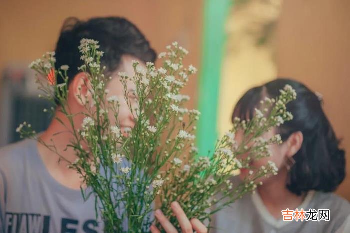 恋爱是好事 因为爱错了人，陷入了悲伤，被爱情弄得伤痕累累