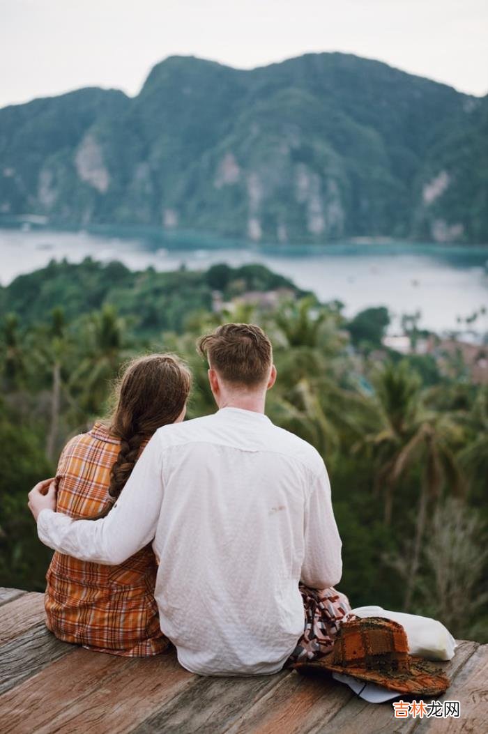 现在很多的年轻人都比较的讲究个性 找男生聊天特别的开头有哪些 ?