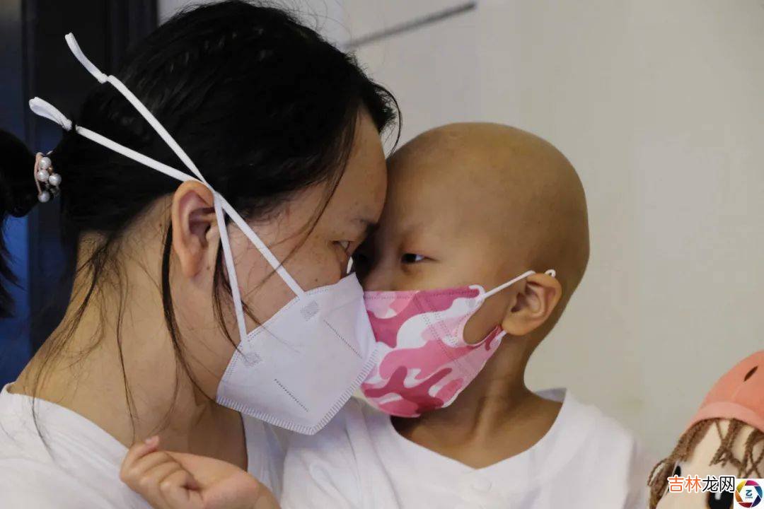 女儿频繁腹痛，说肚子里有虫咬她，妈妈带她去检查竟是一条不归路