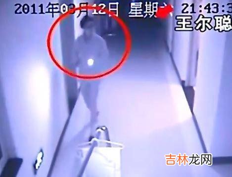 大学生被打得重伤身亡,抢救20多天都没睁眼,临终前却突然睁开眼