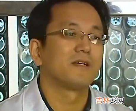 大学生被打得重伤身亡,抢救20多天都没睁眼,临终前却突然睁开眼