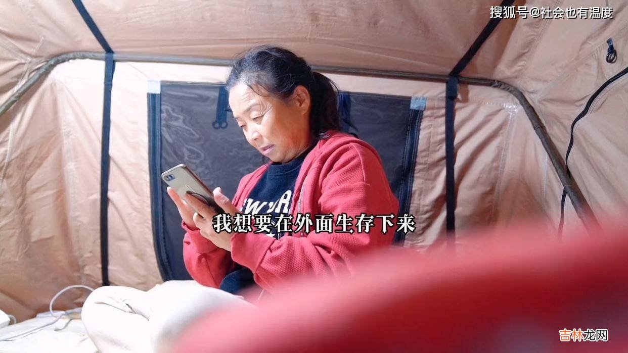 58岁自驾游阿姨离婚搁浅，211万粉丝开始变现，妥妥的名利双收