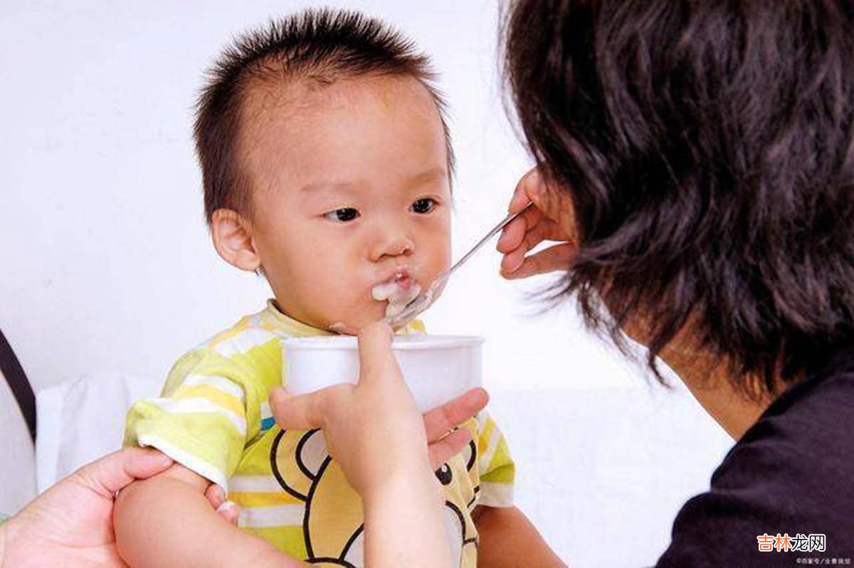 这种常见辅食，看似喂饱了孩子实则没吃进去营养，还影响孩子健康