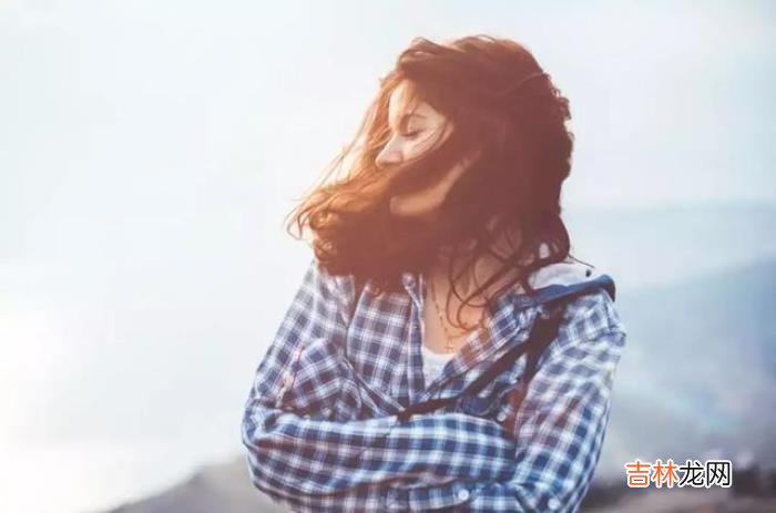 每天培养最有趣最实用的心理我们经常听到“女朋友不能太聪明”的观点。|心理学的角度来说，女朋友太聪明会影响他们的感情