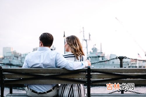 喜欢你是我的事 暗恋一个天秤男，如何知道他喜不喜欢你，四处躲你