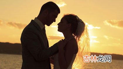 29岁的男人喜欢你会有哪些方式?一个29岁的男人已经变得成熟稳重了 29岁的男人喜欢你会有哪些方式，成熟男人更喜欢你