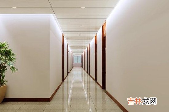 白墙上的蜡笔怎么去掉