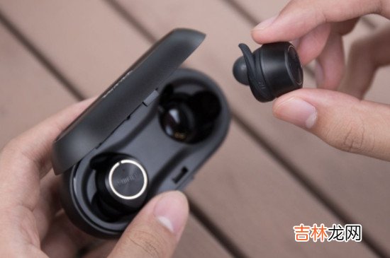 双耳蓝牙耳机连接教程