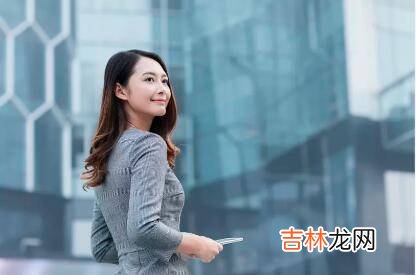 儿媳出门给住院婆婆买东西，忘带手机，返回时看到眼前一幕愣住了