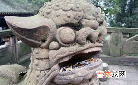 幽默搞笑段子：奶奶以为我和牛聊天，其实我放牛时用蓝牙耳机聊天