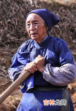她是国家一级演员，去世时少有人知，孙子因救人殉职被称大英雄