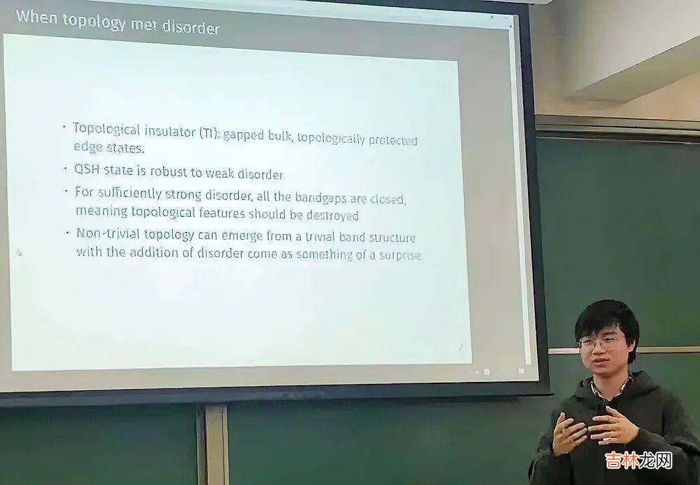 江西男孩高考复读704分进北大，父母是英语老师，毕业获唯一特等奖