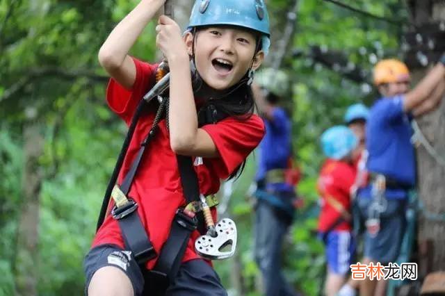 妈妈带女儿彩排“要气球”，想锻炼孩子的勇气，需要懂得挫折教育