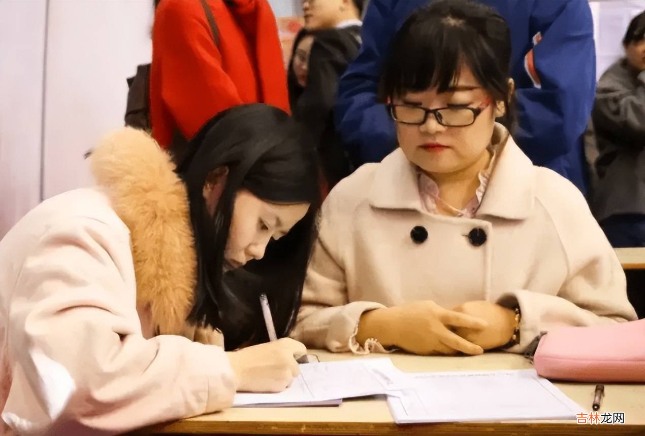 “你父母在什么单位”？大学生面试被问，高情商回答被录取