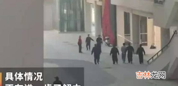 大学男生将硫酸泼向女生，现场一片混乱：教孩子高情商比成绩重要