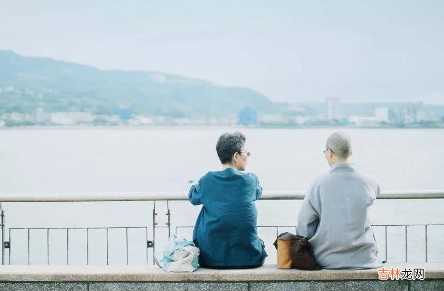 存钱和不存钱的人，过了70岁之后是不一样的人生