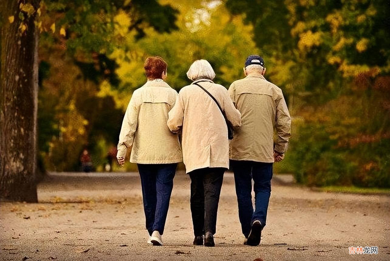 存钱和不存钱的人，过了70岁之后是不一样的人生