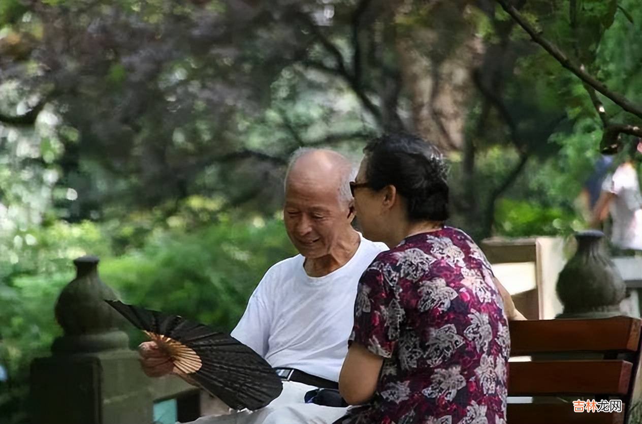 存钱和不存钱的人，过了70岁之后是不一样的人生