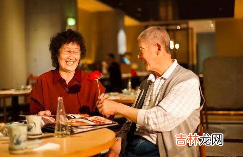 公公存了5万块钱在儿媳那，找老伴需要3万块钱，结果出人意料