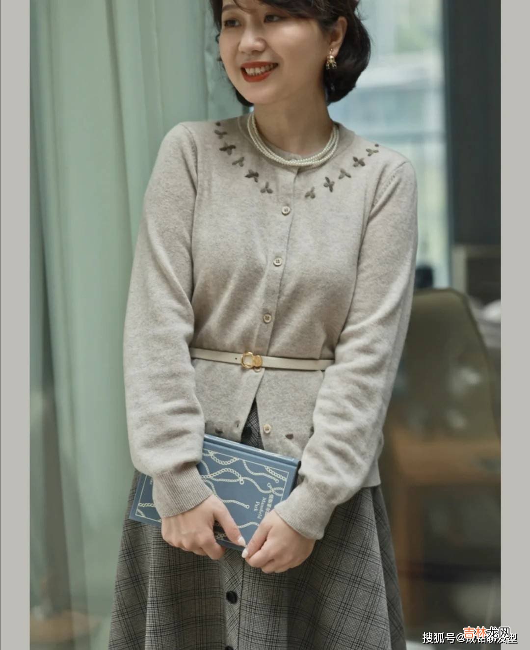 4、50岁的女性怎样穿好看？看看这几位的穿搭，每一套都时尚优雅