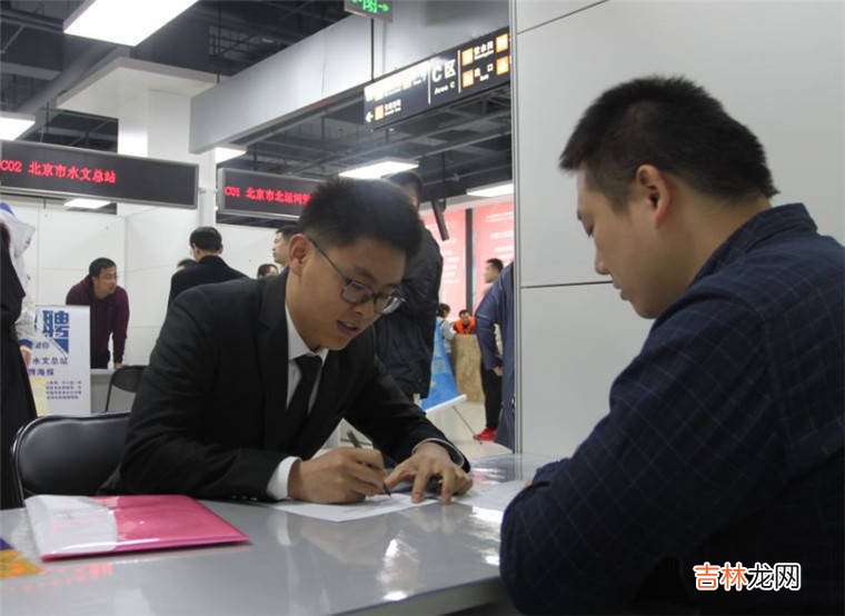 穷人家孩子为啥不考公务员，是不知道待遇好吗？现实版何不食肉糜