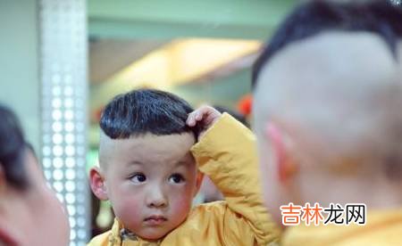 孩子剪头发太困难？宝妈这样做，孩子乖乖接受发型管理
